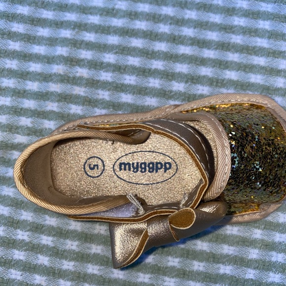 Gold dress sandals - Picture 3 of 4